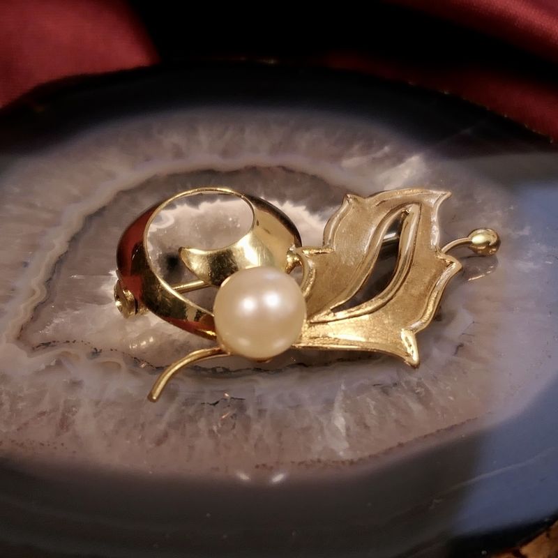 Image 8 of Vintage gold fantasy brooch with pearl