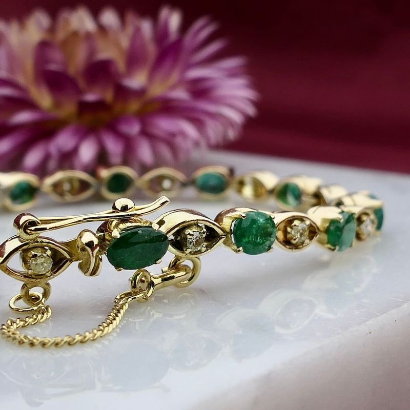 Afbeelding 2 van Gouden tennisarmband met smaragd en diamanten; 0,30 ct. 