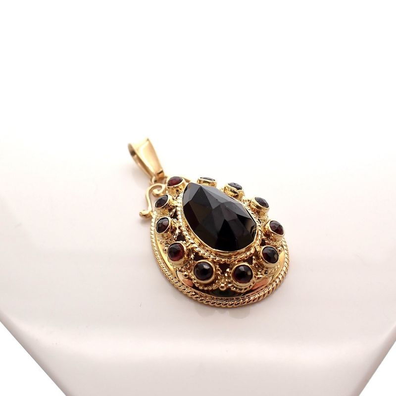 Image 3 of Vintage gold pendant with garnet stones