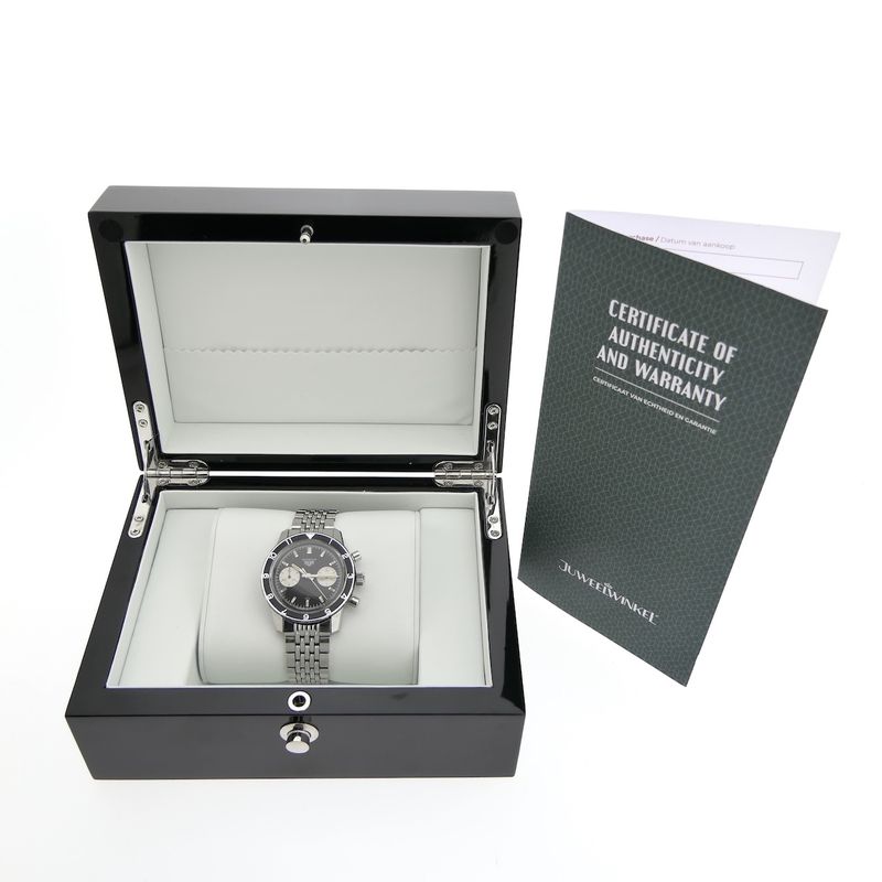 Image 4 of Heuer Autavia Chronograph 'Beads of Rice' 7763; Vintage men's watch