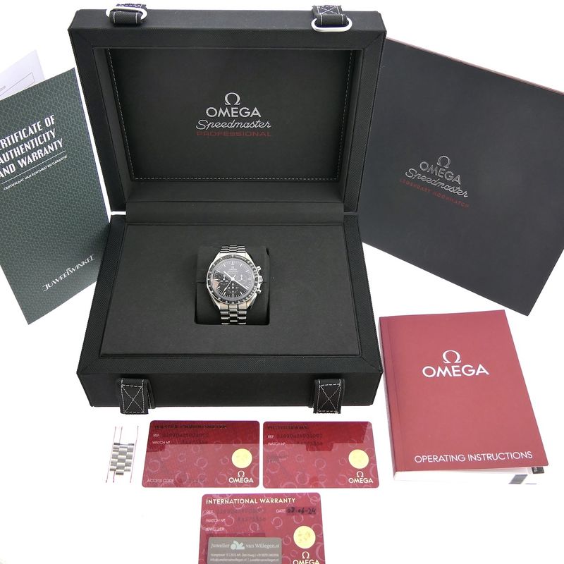 Image 4 of Omega Speedmaster Moonwatch 'Double Sapphire' 310.30.42.50.01.002; Chronograph men's watch