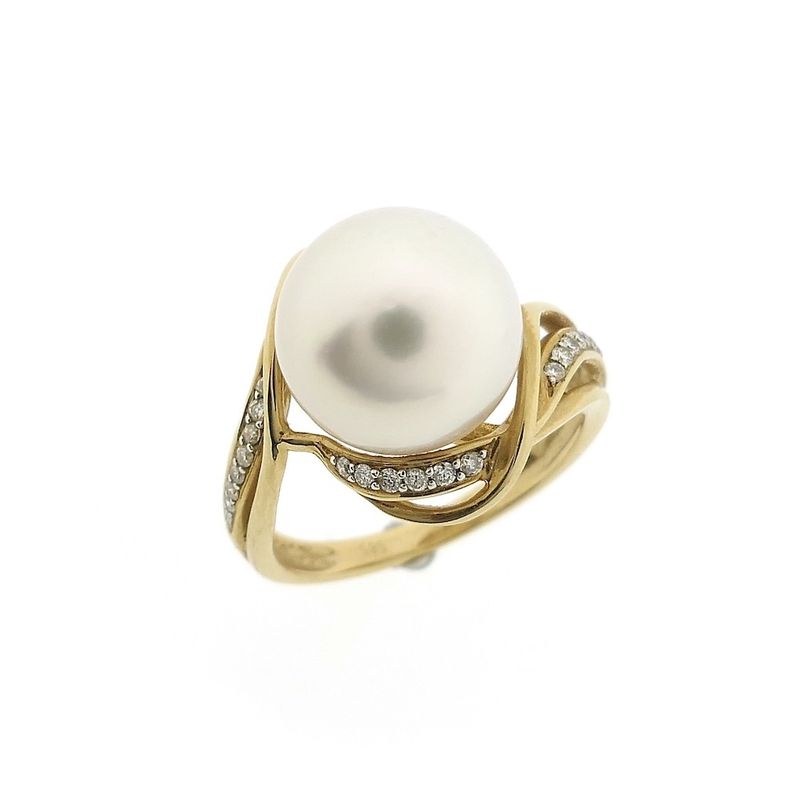 Image 1 of Vintage gold ring with pearl and diamonds; 0.13 ct.