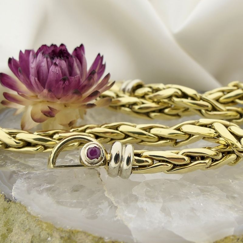 Image 2 of Gold foxtail link necklace with ruby ​​and onyx