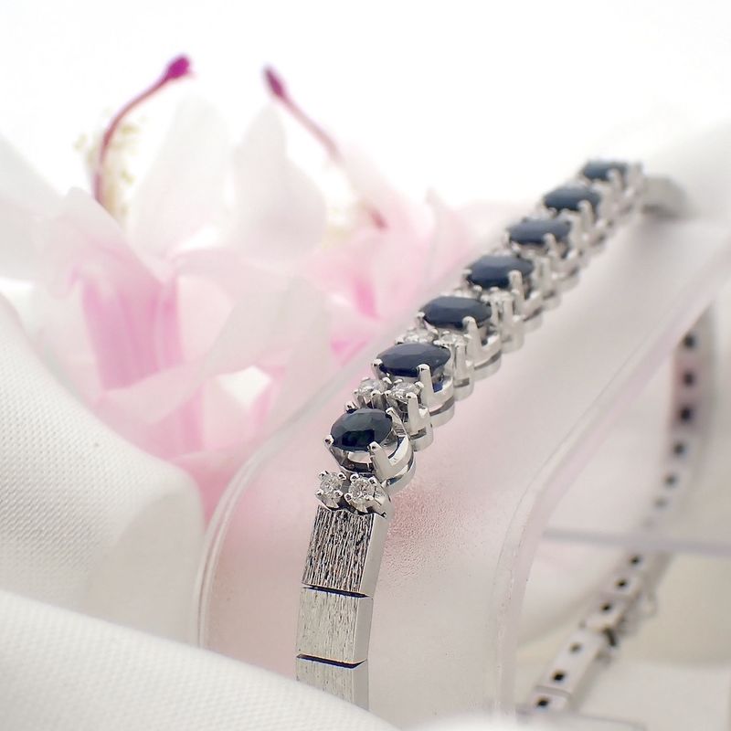 Image 12 of 18K white gold bracelet with sapphire and diamond (0.36 ct.) | 18.5 cm