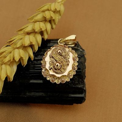 Image 2 of Two-tone antique gold pendant with Zeeland knots
