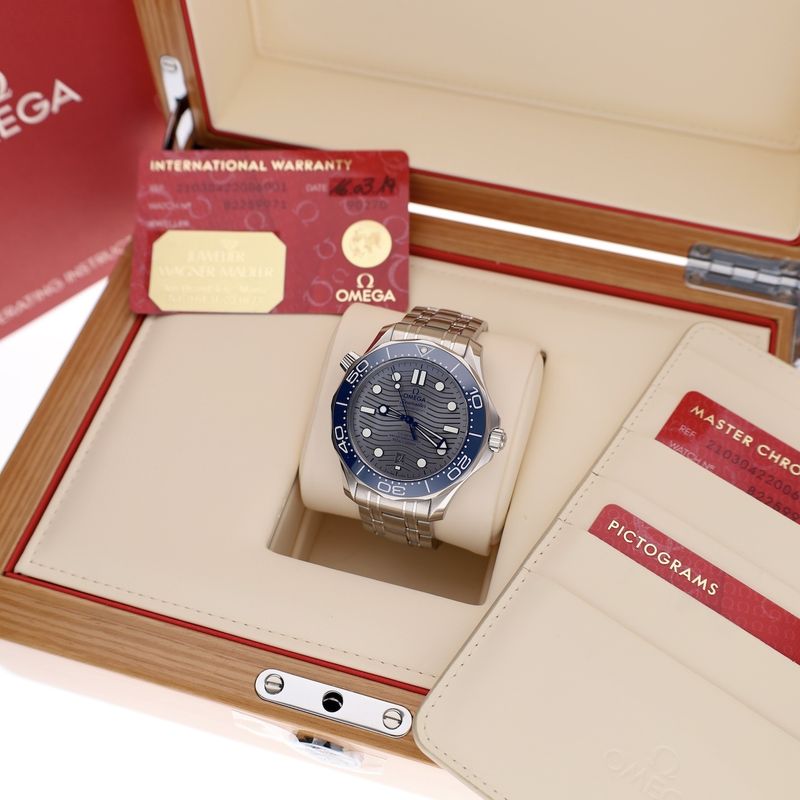 Image 19 of Omega Seamaster 300m Co-Axial Master Chronometer 42mm 210.30.42.20.06.001; Automatic men's watch