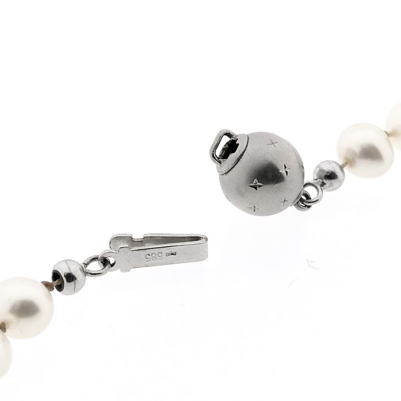 Image 6 of Pearl necklace with white gold clasp