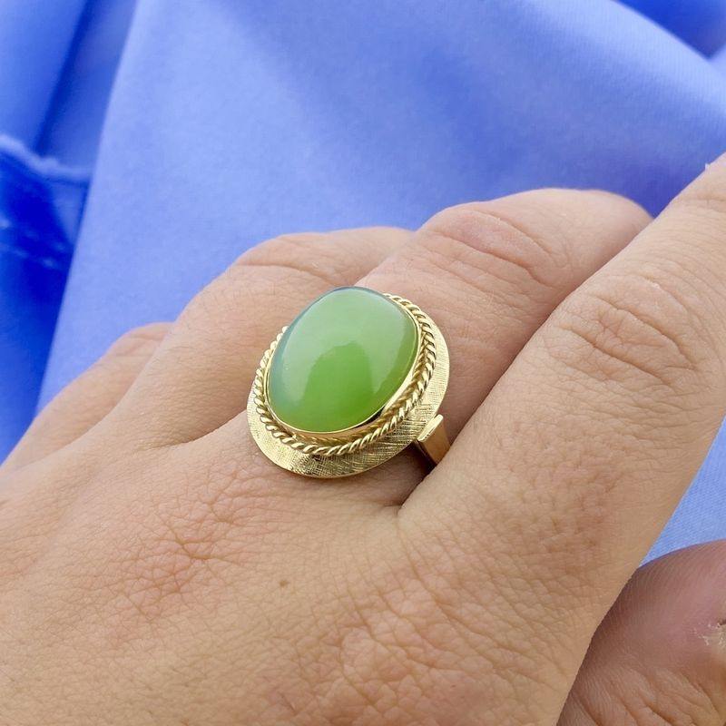 Image 6 of Gold ring with Jade