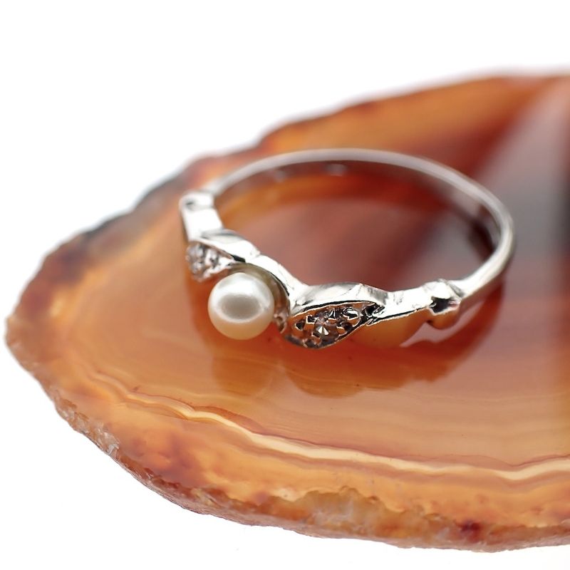 Image 8 of Silver ladies ring with pearl and zirconia