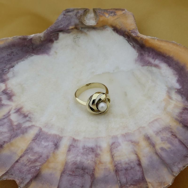 Image 6 of Vintage gold ring with pearl
