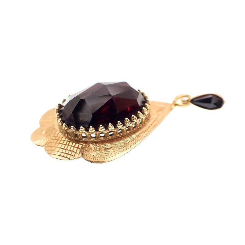 Image 3 of Vintage gold pendant with oval cut garnet