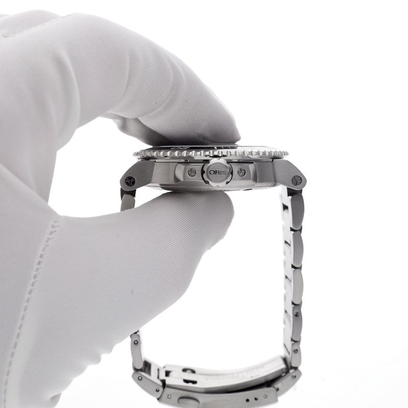 Image 5 of Oris Aquis Date 01.733.7730.4134; Automatic men's diving watch