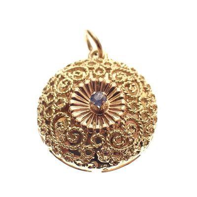 18-karat gold filigree pendant with sapphire | Brevetto Image 1 of 18-karat gold filigree pendant with sapphire | Brevetto