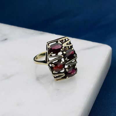 Afbeelding 2 van Vintage gouden ring met granaat