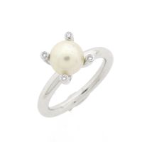 Bron Jewelry white gold 'Phlox' ring set with a South Sea pearl and 0.04 ct diamond.