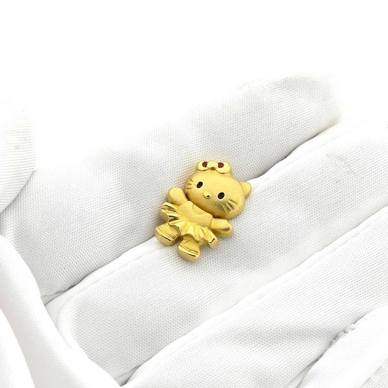 Image 6 of 22 carat gold Hello Kitty pendant