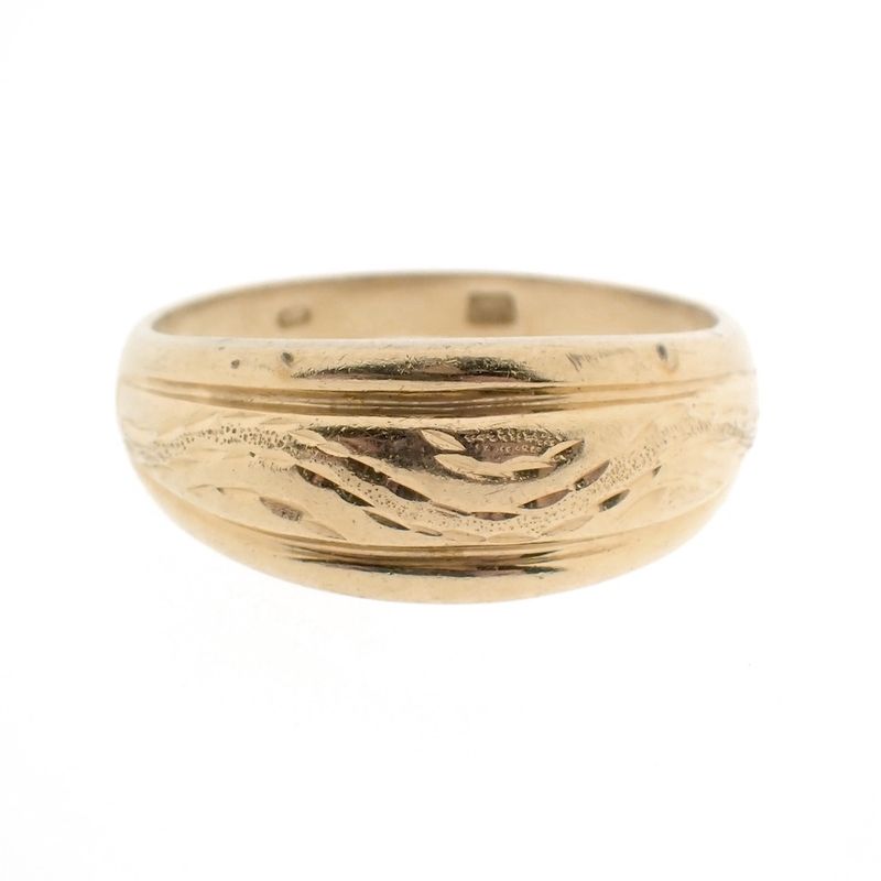 Image 3 of Gold ring with relief