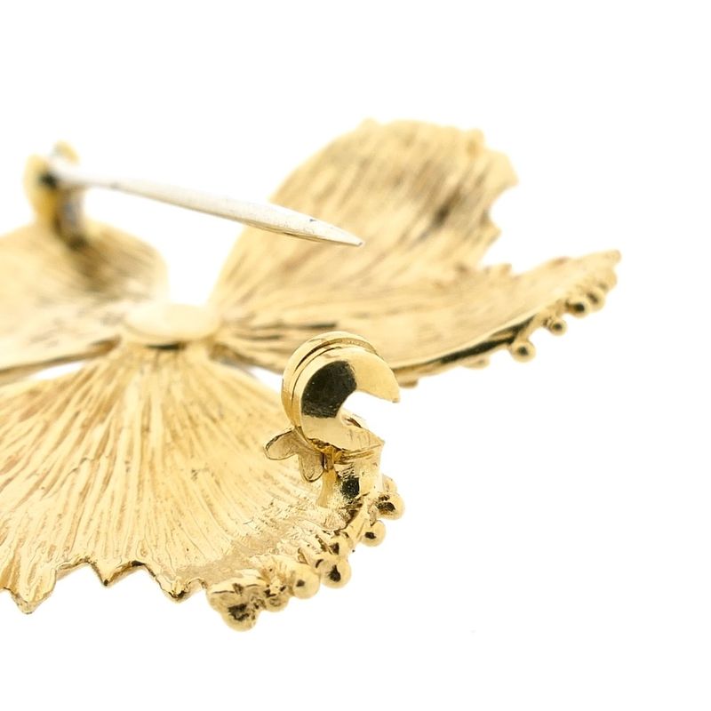 Image 4 of Gold brooch with sapphire and diamond; 0.20 ct.