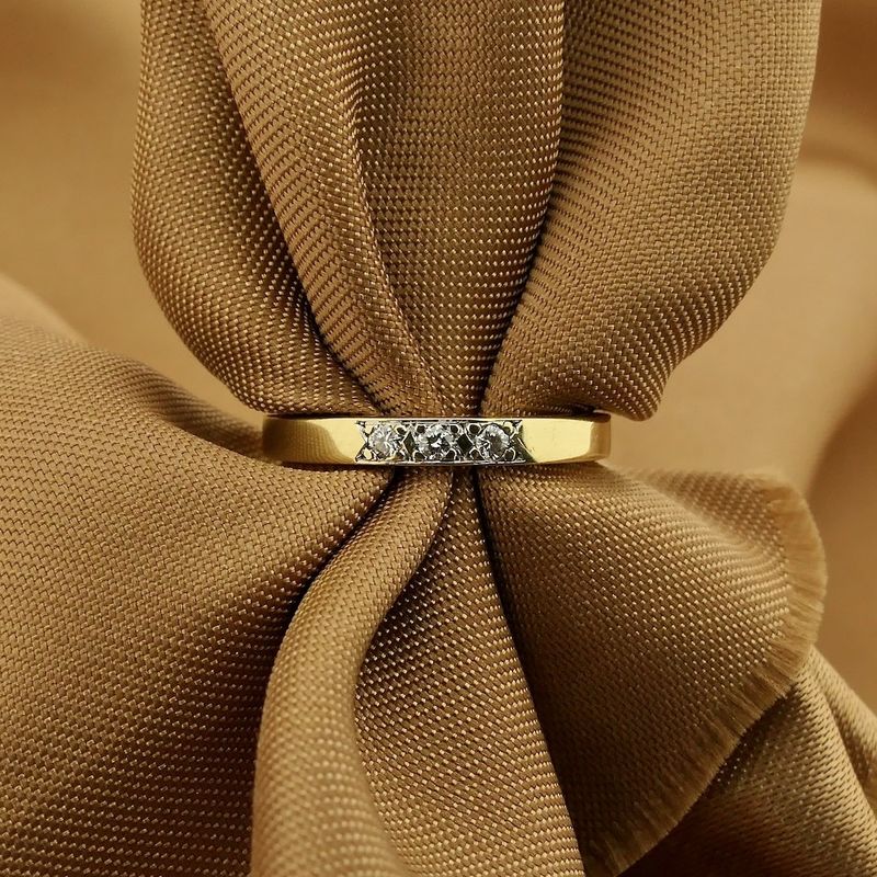 Image 2 of Gold ring with diamond; 0.06 ct. | Jeunesse