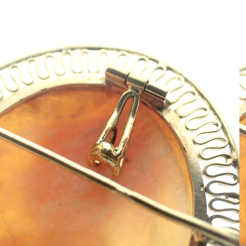 Image 5 of Antique gold brooch/pendant with cameo