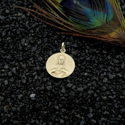 Image 2 of Gold pendant with Mary and Jesus