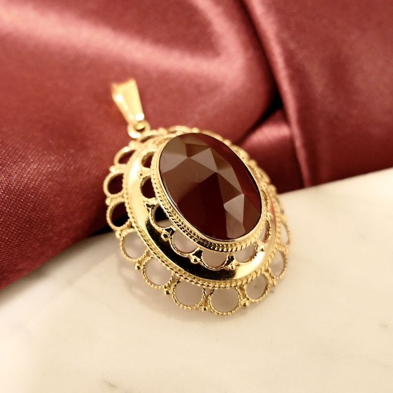 Image 9 of Vintage gold pendant with garnet