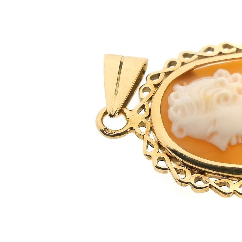 Image 7 of Gold pendant with cameo | Vintage