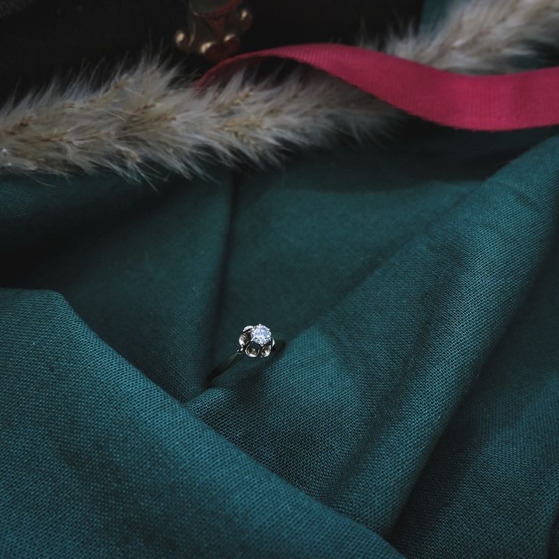 Image 2 of Gold solitaire ring with diamond 0.17 ct.