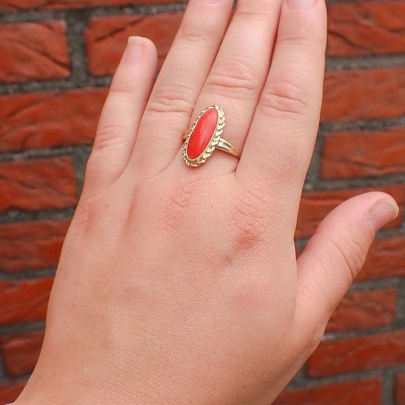 Image 4 of Gold ring with red coral | Vintage