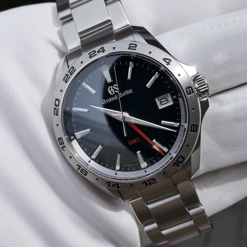 Image 11 of Grand Seiko GMT SBGN005G; Men's watch with second time zone