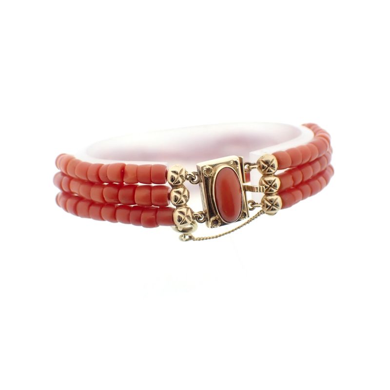 Image 6 of Red coral bead bracelet with gold clasp; Antique | 18 cm