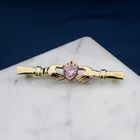 Afbeelding 2 van Gouden Claddagh broche met roze zirconia