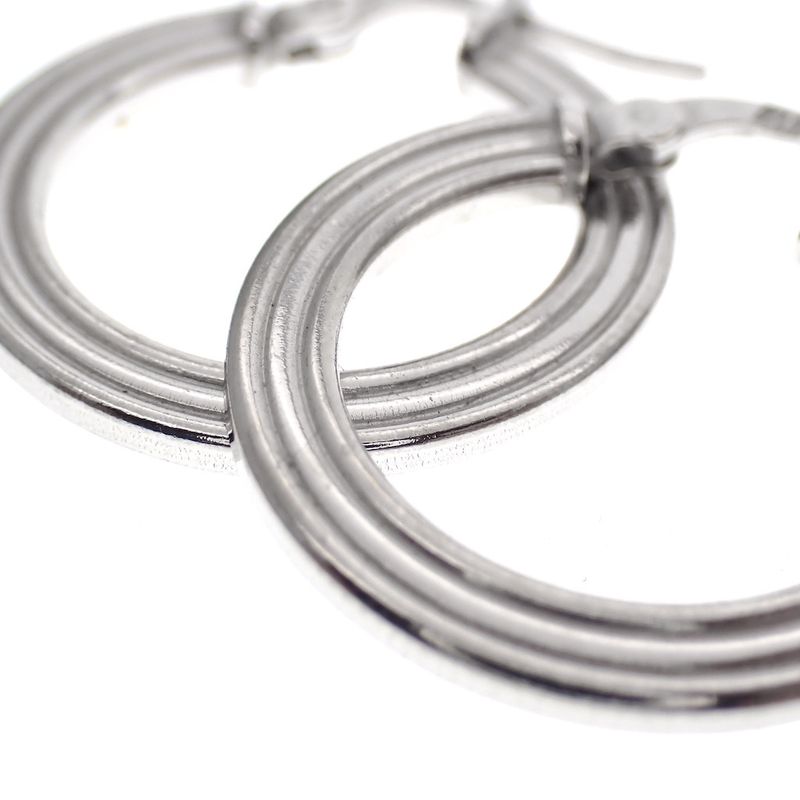 Image 2 of Silver flat earrings with a line pattern | Ø 21 mm