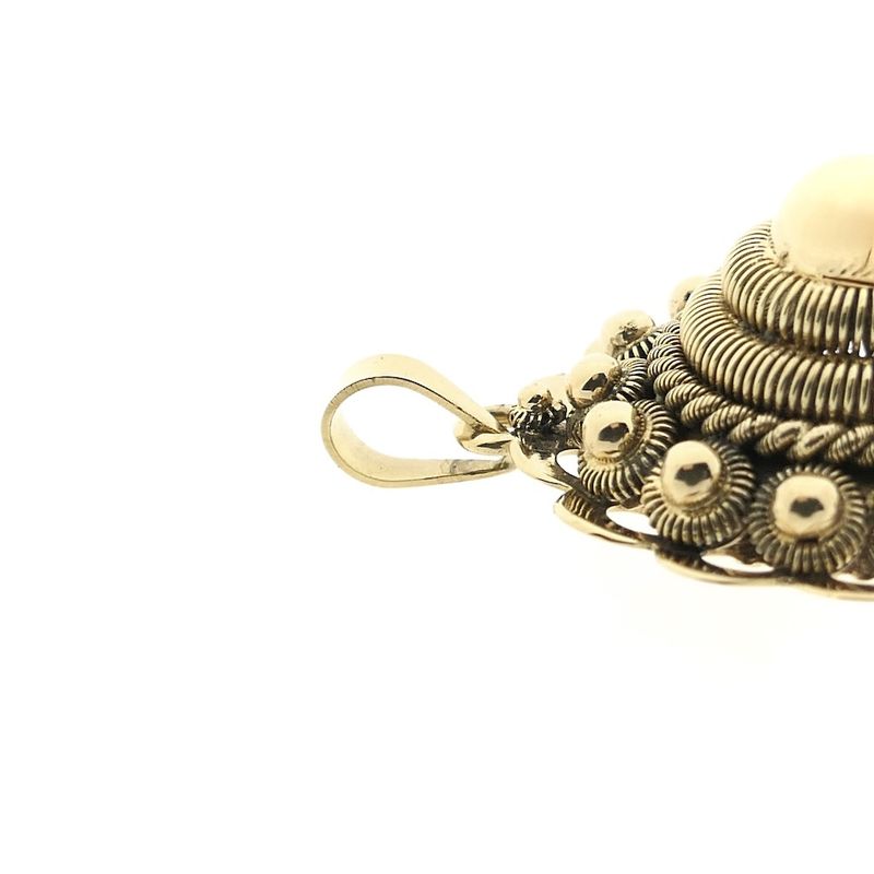 Image 7 of Antique gold pendant of a Zeeland button.