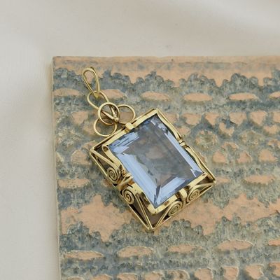 Image 2 of Gold pendant with topaz