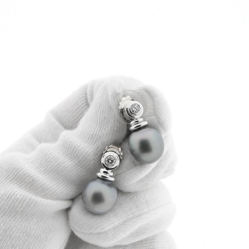 Image 7 of 18-karat white gold stud earrings with Tahitian pearl and diamond | 0.50 ct.