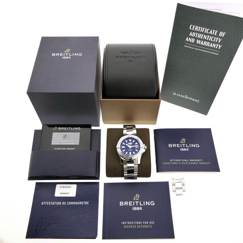 Image 5 of Breitling Avenger Automatic 43 A17318; Automatic men's watch