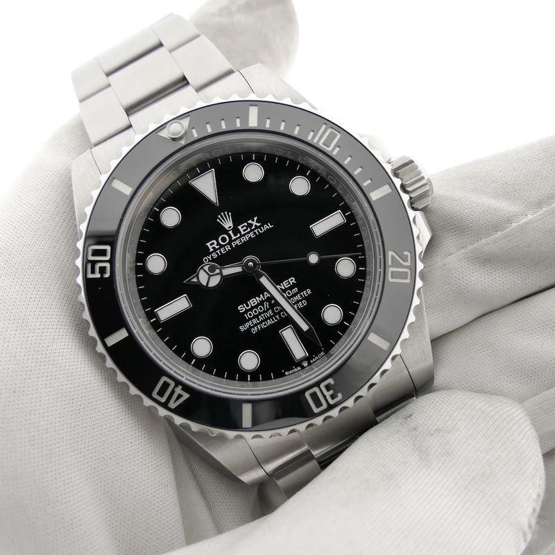 Image 13 of Rolex Submariner 'No-Date' 124060; Automatic men's diving watch