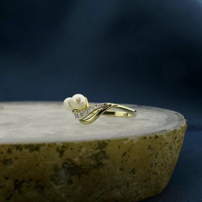 8 carat ring with pearl and diamond; 0.07 ct. Image 2 of 8 carat ring with pearl and diamond; 0.07 ct.