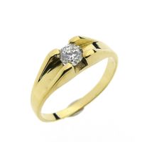 Gold solitaire ring with zirconia
