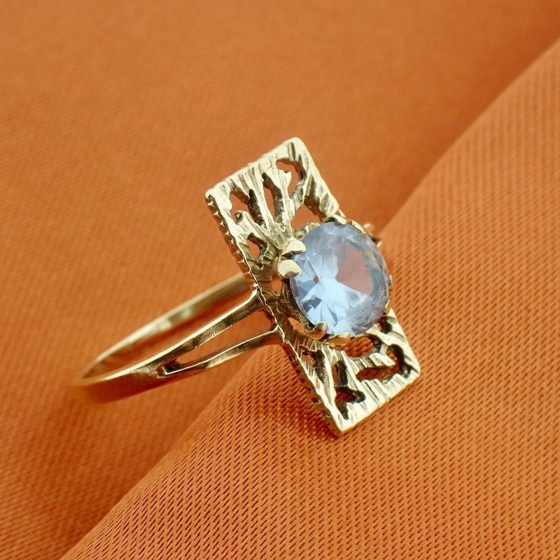 Image 5 of Retro gold ring with aquamarine