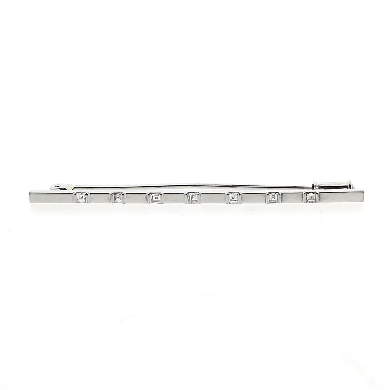 Image 1 of White gold brooch with diamond; 0.18 ct.