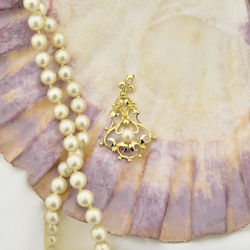Image 2 of Gold pendant with pearl | Baroque style