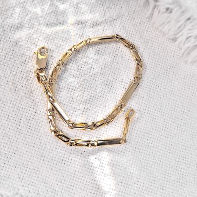 Image 2 of Gold closed Figaro link bracelet