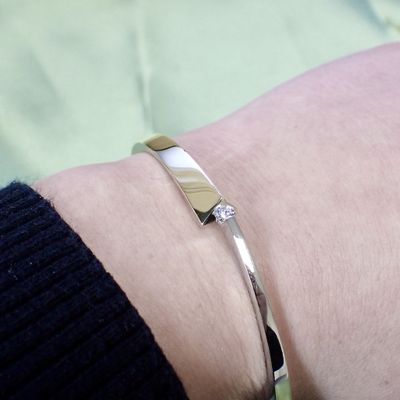 Image 2 of Two-tone gold bangle; Diamond | Ø 61 mm