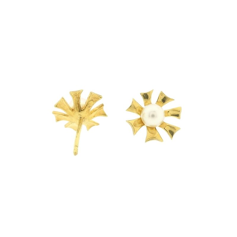 Image 8 of Gold floral stud earrings with pearl