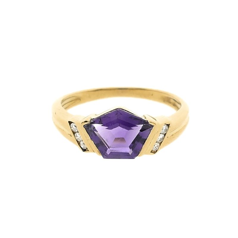 Image 7 of Gold ring with amethyst and diamond | 0.03 ct.