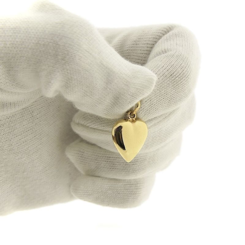 Image 10 of Gold pendant of a heart