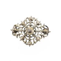 Zilveren Art-Nouveau broche gezet met roos geslepen diamanten