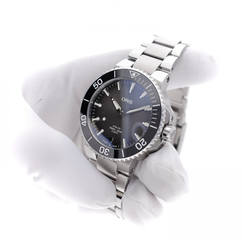 Image 2 of Oris Aquis Date 5-Days Cal. 400 'Grey' Watch